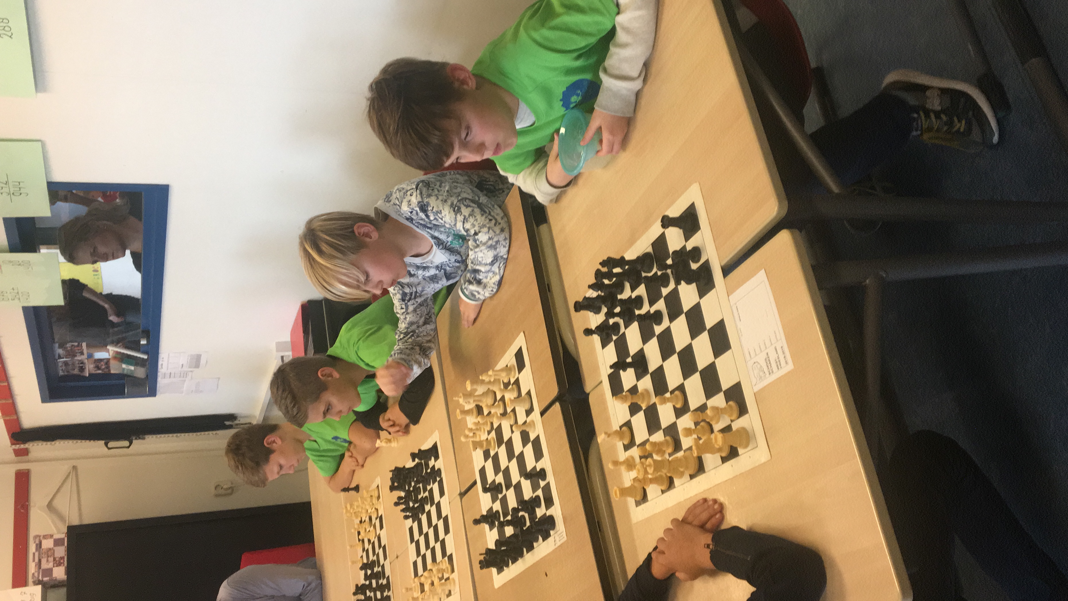 Schaakteams door naar volgende ronde!